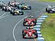 «Формула-1». Гран-при Австралии. Старт гонки. Две Ferrari отрываются, Монтойя улетает на траву, Алонсо блокирует остальных.