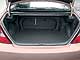 Toyota Camry 3.0 XLE. Багажник немаленький – 530 л. К тому же, его объем можно увеличить, сложив спинку заднего сиденья целиком или по частям.