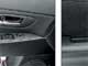 Mazda3 & Toyota Corolla. Оба автомобиля оснащены электрическими стеклоподъемниками всех дверей. Они работают на открытие и закрытие в автоматическом режиме. В дверных карманах Mazda3 (слева) предусмотрены места под бутылочки или стаканы. 
