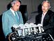 Чепмен и Дакуорт у 200-го гоночного мотора Cosworth (1974 г.). Именно эти двигатели принесли Lotus славу и успех.