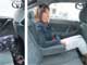 Toyota Carina (E) – Mazda 626 (GE). На заднем сиденье Carina (E) с комфортом разместятся трое пассажиров, а вот в 626 (GE) высокие люди ощутят недостаток свободного места над головой и от коленей до спинок передних кресел.