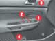 Volkswagen Golf V 1.6. Электрические регулировки зеркал (1), стеклоподъемники (2), центральный замок (3) и дистанционное отпирание лючка бензобака (4) входят в базовое оснащение всех Golf V.