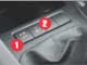 Volkswagen Golf V 1.6. Кнопки отключения противобуксовочной системы (1) и «запоминания» давления в шинах (2). 