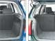 Volkswagen Golf V 1.6 & Toyota Corolla 1.6. Багажник Volkswagen просторнее и легче трансформируется – достаточно сложить спинки. A в Corolla надо откидывать подушки и снимать подголовники – зато получается ровный пол.