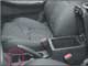 Toyota Corolla 1.6. Довольно вместительный бокс в Toyota есть между передними сиденьями, а, скажем, мобильный телефон удобно ставить в небольшой «колодец». 