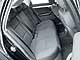 Audi A4 2.0 Multitronic. На заднем ряду троим пассажирам тесновато. Одна из причин – высокий трансмиссионный тоннель. 