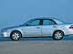 Mazda 626 (GF) 1997 – 2002 г. в. Отличить седан (на фото) от хэтчбека нелегко – у седана длиннее «ступенька» крышки багажника и нет маленького окошка у задней стойки.