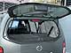 Nissan Pathfinder 4.0 LE. Багажник можно загружать через откидное стекло.