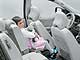 Volvo XC90 V8. Центральное кресло второго ряда трансформируется в специальное детское сиденье, которое можно сдвинуть вперед.