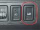 Suzuki Grand Vitara. При включении габаритов или света днем можно увеличить яркость подсветки приборов, нажав на эту кнопку.