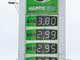 В мае по граничным ценам, установленным Минэкономики, торговали только в сетях государственных компаний, на других АЗС бензин пропал или отпускался по 10 л «в одни руки».