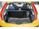 Fiat Punto (1999 – 2003 г. в.). Багажник «трехдверки» на 30 литров меньше, чем у пятидверной версии. Спинка заднего сиденья в дорогих версиях складывается по частям.