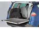 Ford S-Max. Можно отказаться от двух задних мест (все равно там тесно) в пользу специального пола багажника, который выдвигается наружу на 48 см для облегчения процесса погрузки/разгрузки и выдерживает 250 кг.