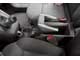 Opel Zafira. Стильный П-образный рычаг стояночного тормоза позволяет максимально использовать пространство между сиденьями для еще одного багажного отделения.