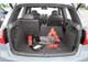 Volkswagen Golf V GTI. Багажник такой же, как у стандартного Golf V. Для перевозки длинномерных грузов предусмотрен лючок, а для крупногабаритных – складывающаяся по частям спинка заднего дивана.