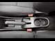 Peugeot 207. Разнообразие в оформление салона вносит «алю-пакет», включающий вставки под «крылатый» металл на окантовках дефлекторов, центральной консоли, ручке КП и «ручнике».