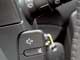 Renault Clio III. Крохотные подрулевые переключатели и управление аудиосистемой позаимствованы у однообъемника Modus.