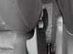 Skoda Octavia Tour с 1996 г. в. Недостаток эргономики: круглые регуляторы угла наклона спинки передних кресел расположены в узком проеме между сиденьем и средней стойкой, что затрудняет пользование ими. 