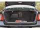 VW Passat 3.2 V6 FSI 4Motion. Даже в походном состоянии объем багажника впечатляет – 565 л! В спинке заднего дивана лючок. Сами же спинки можно сложить.