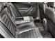 VW Passat 3.2 V6 FSI 4Motion. В широком подлокотнике скрыты отсек для небольших вещей и подстаканники. В местах посадки пассажиров подушка сидений удлинена, чтобы лучше поддерживать ноги.