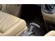 Honda CR-V. Рычаг стояночного тормоза маленький, почти игрушечный.