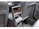 Dodge Avenger SE. Для сидящих сзади предусмотрен персональный монитор, который позволяет смотреть кино, слушать музыку или играть в видеоигры. 