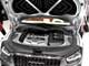 2,0-литровый турбодизель Audi Cross Coupe quattro развивает максимальную мощность 204 л. с. и крутящий момент 400 Нм. А потребляет он в среднем 5,9 л топлива на 100 км. 