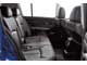Nissan Tiida. Задние сиденья хэтчбека Tiida двигаются на салазках назад/вперед на 240 мм, за счет чего, в зависимости от ситуации, можно варьировать запас свободного места для коленей задних пассажиров или груза.