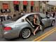 На калифорнийскую премьеру фильма «13 друзей Оушена» голливудские звезды Брэд Питт и Анджелина Джоли приехали на водородном BMW Hydrogen 7.