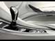 Как и обещал новый шеф-дизайнер BMW Адриан ван Хойдонк, баварцы постепенно будут отходить от бэнголовского «симметричного дизайна», возвращаясь к концепции кокпита, где торпедо «развернуто» к водителю.