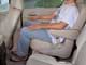 Cadillac Escalade ESV. В мягких креслах второго ряда можно путешествовать с удовольствием. Здесь есть индивидуальные подлокотники.