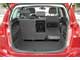 Seat Altea XL. Увеличивая объем багажника, спинки сидений можно складывать вместе или по отдельности.