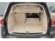 VW Touareg 3.0 TDI. Багажник удобен для загрузки. Он имеет ровные борта (в которых предусмотрены закрывающиеся ниши), небольшую погрузочную высоту и петли для крепления груза.