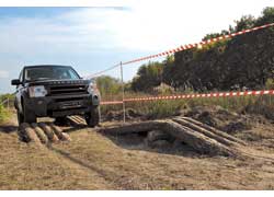 Компания «Виннер Автомотив», представляющая в Украине марку Land Rover, пригласила своих постоянных и потенциальных клиентов на настоящую офф-роадную трассу.