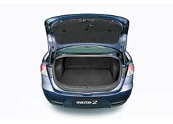 Багажник нового седана Mazda2 вмещает 450 литров поклажи против 250 л у хэтчбека (в походном состоянии).