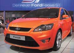 Традиционное противостояние: Ford Focus ST vs Opel Astra OPC Nurburgring Edition.