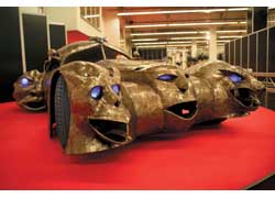 На создание этого чуда под названием Phantoms у Уильяма Берджа из Хьюстона ушло 18 месяцев. Свое детище американец посвятил памяти Bugatti Atlantic.