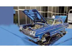 Хром и оксид титана – прекрасные материалы для декорирования лоу-райдера Chevrolet Impala Blue Diamond.