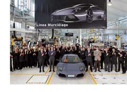 Выпуск трехтысячного супер-кара Murcielago отметила компания Lamborghini. Юбиляром стал Murcielago LP640, оснащенный 6,5-литровым V12 мощностью 640 л. с. 