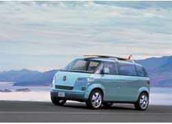 По своей стилистике концепт Microbus (2001 г.) напоминал люксовый Samba из далеких 50-х.