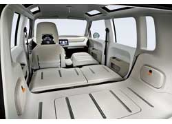 Складывается даже переднее пассажирское кресло.