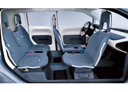 На парковке салон Space Up! можно с легкостью превратить в конференц-зал. 