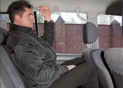 Основные пассажирские отделения салона в обеих машинах практически одинаковы &ndash; там удобно смогут разместиться пять членов экипажа. 