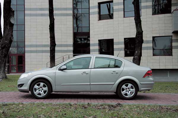 Opel Astra седан