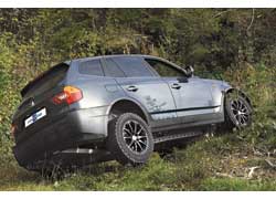 Специалисты фирмы Hartge решили доказать миру, что BMW X3 – это настоящий внедорожник, а не «паркетник», как считают некоторые. И разработали специальную версию Hunter (с англ. – «охотник»).
