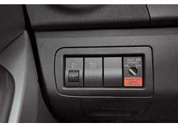 Система стабилизации (DSC) не отключается, а вот противобуксовочную (TCS) можно деактивировать, чтобы пробуксовкой очистить протектор и не &laquo;уронить&raquo; обороты.