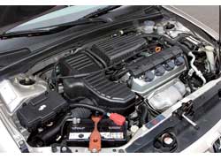 Двигатели Civic, оснащенные системой E-VTEC, отличаются спокойным характером и обеспечивают ровную, без подхватов, тягу вплоть до срабатывания отсекателя.