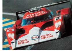 Компания Toyota, один из лидеров в области применения гибридных силовых установок на серийных автомобилях, активно продвигает эту концепцию и в автоспорте. Достигнув локальных успехов с Lexus GS450 и Toyota Supra HV-R в национальных сериях, японцы замахнулись на «24 часа Ле-Мана». 