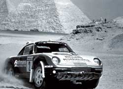 Porsche 959 успел отличиться в ралли-рейдах, выиграв в 1986 году «Париж–Дакар».