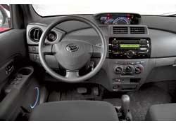 Несмотря на достаточно жесткий пластик салона, все собрано предельно аккуратно. 